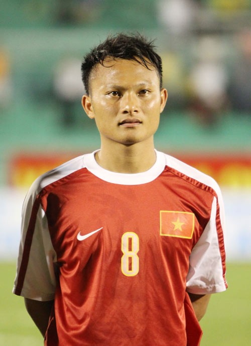 Tiền vệ Nguyễn Trọng Hoàng (SLNA): Hoàng 'bò' đã có một mùa giải V-League 2011 khá thành công khi đóng góp công lớn vào chức vô địch của SLNA. Tuy nhiên, ở cấp độ đội tuyển, Trọng Hoàng vẫn chưa phát huy hết được năng lực của mình, đặc biệt là tại SEA Games 26.